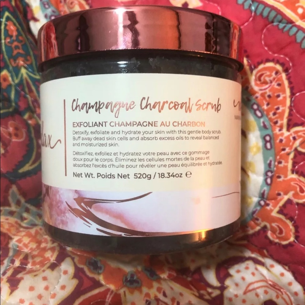 Manna Kadar Champagne Charcoal Body Scrub